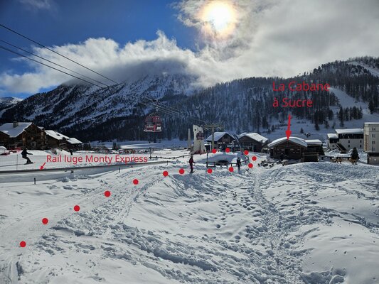 Continuer vers la cabane à Sucre puis prendre le pont au dessus de la luge Monty Express