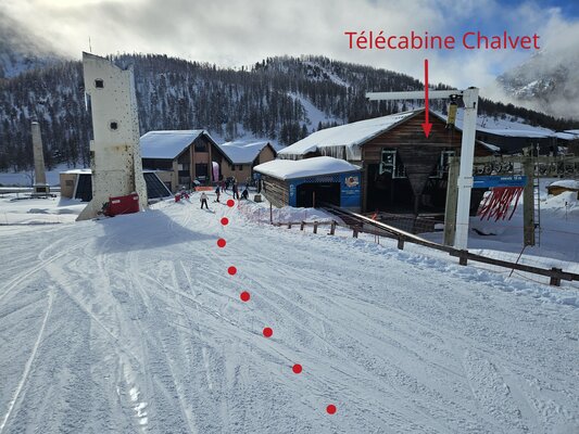 Arrivée devant le télécabine de Chalvet